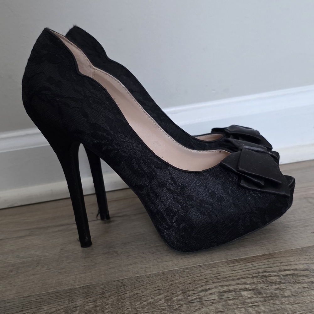 Elegant Black Lace Heels Size 8